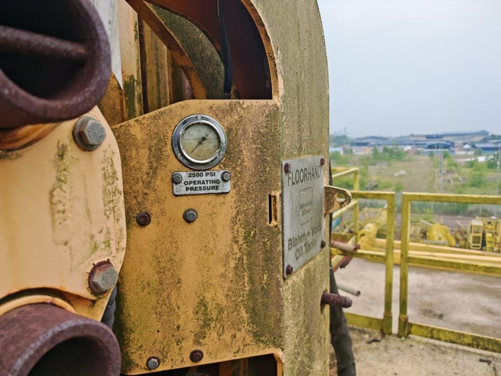 Iron roughneck FLOORHAND-80 (make-up 65k / break-out 80k ft-lb)