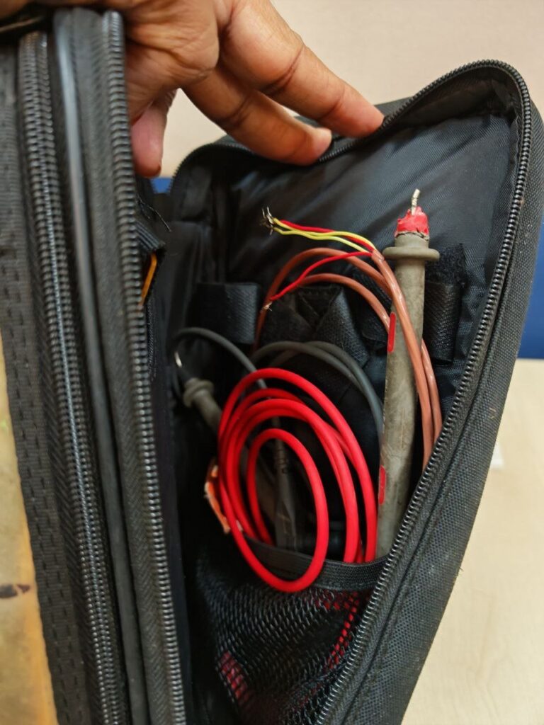 Documenting process calibrator, in soft carry case with test leads - Fluke 753 Documenting Process Calibrator (model digits partly legible - 753 likely)