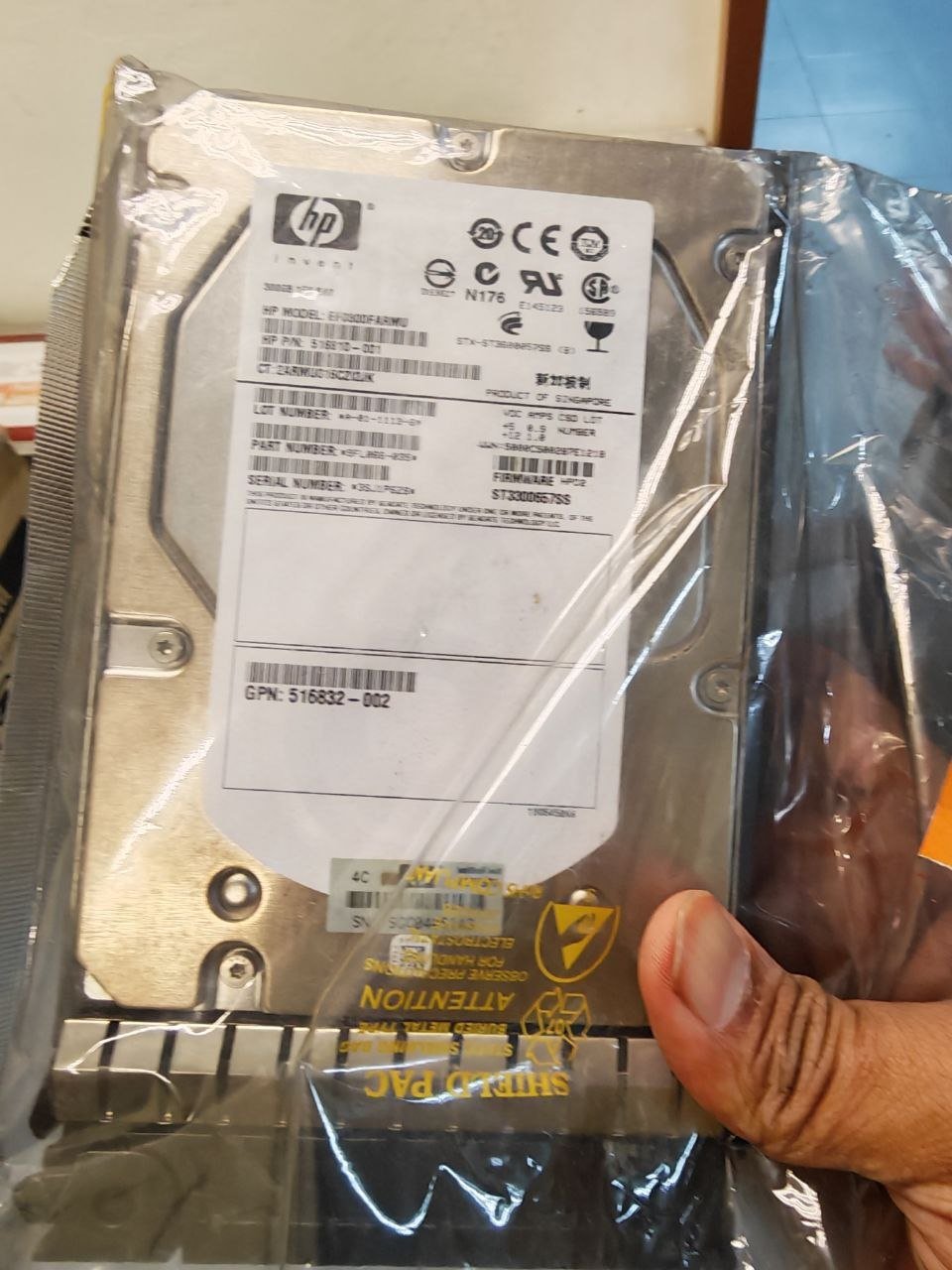 Hard disk drive, 3.5in SAS enterprise (in anti-static bag) - HP (Seagate OEM) HP P/N 516810-001, GPN 516832-002, Seagate ST3300657SS; HP model on label blurry (EF0300F...)