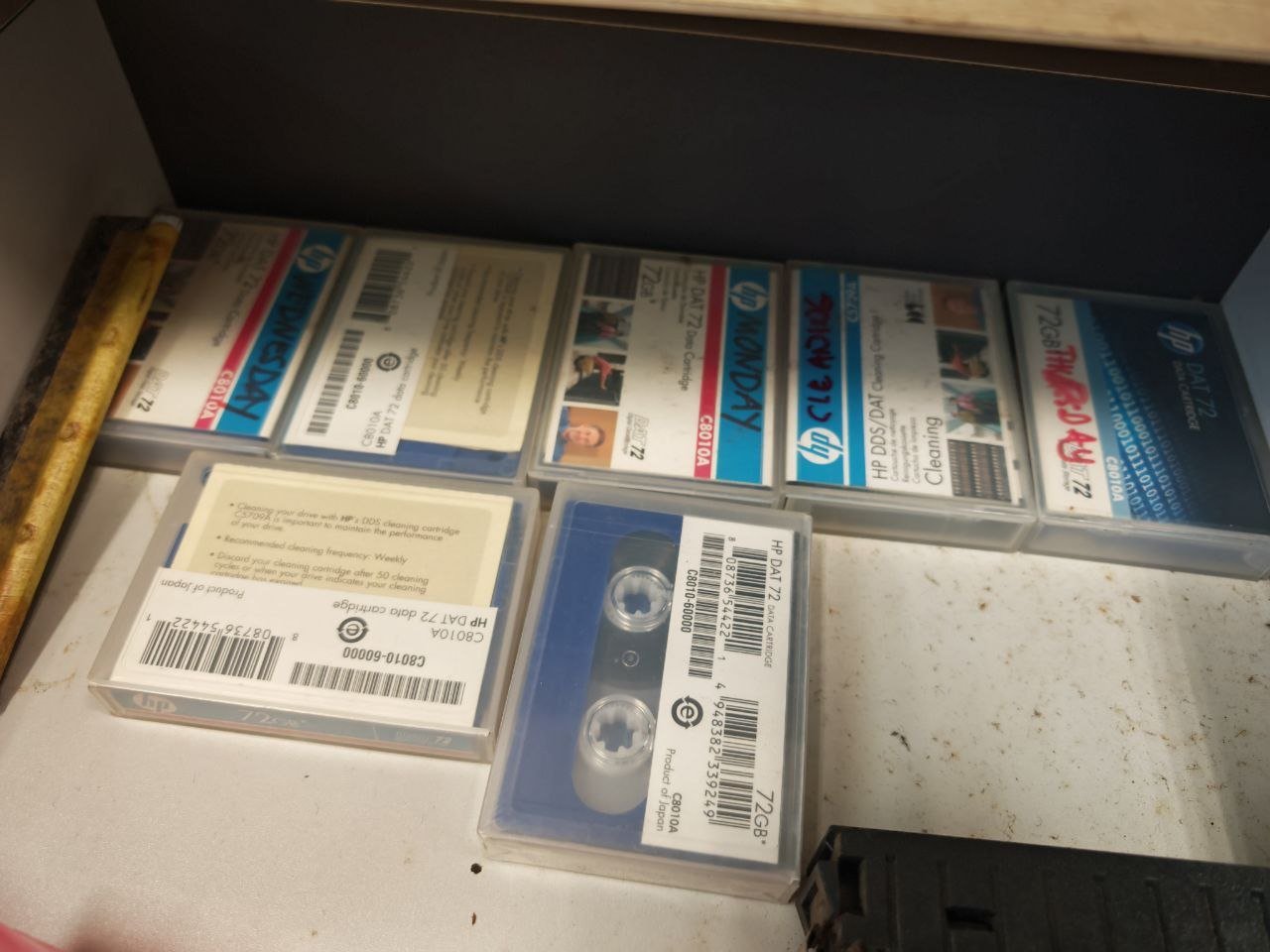DAT72 data tape cartridges + DDS cleaning cartridge (backup media) - HP DAT72 data cartridge C8010A (C8010-60000); HP DDS/DAT cleaning cartridge