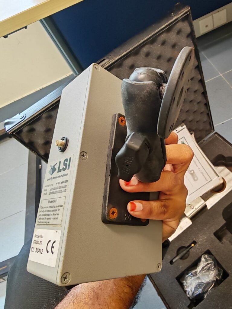 Wireless underhook load cell (60,000 lb) with GS550 underhook display, in hard case - LSI Robway (Load Systems International) GS550 display Model GS550-26; load cell Part No. GC060-CE, rated 60,000 lb