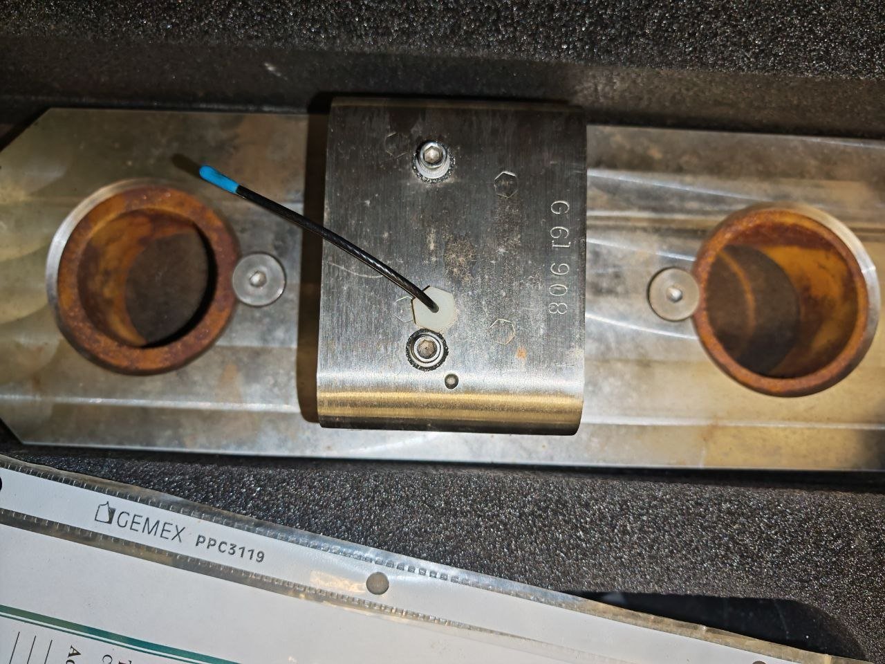 Wireless underhook load cell (60,000 lb) with GS550 underhook display, in hard case - LSI Robway (Load Systems International) GS550 display Model GS550-26; load cell Part No. GC060-CE, rated 60,000 lb - Image 4