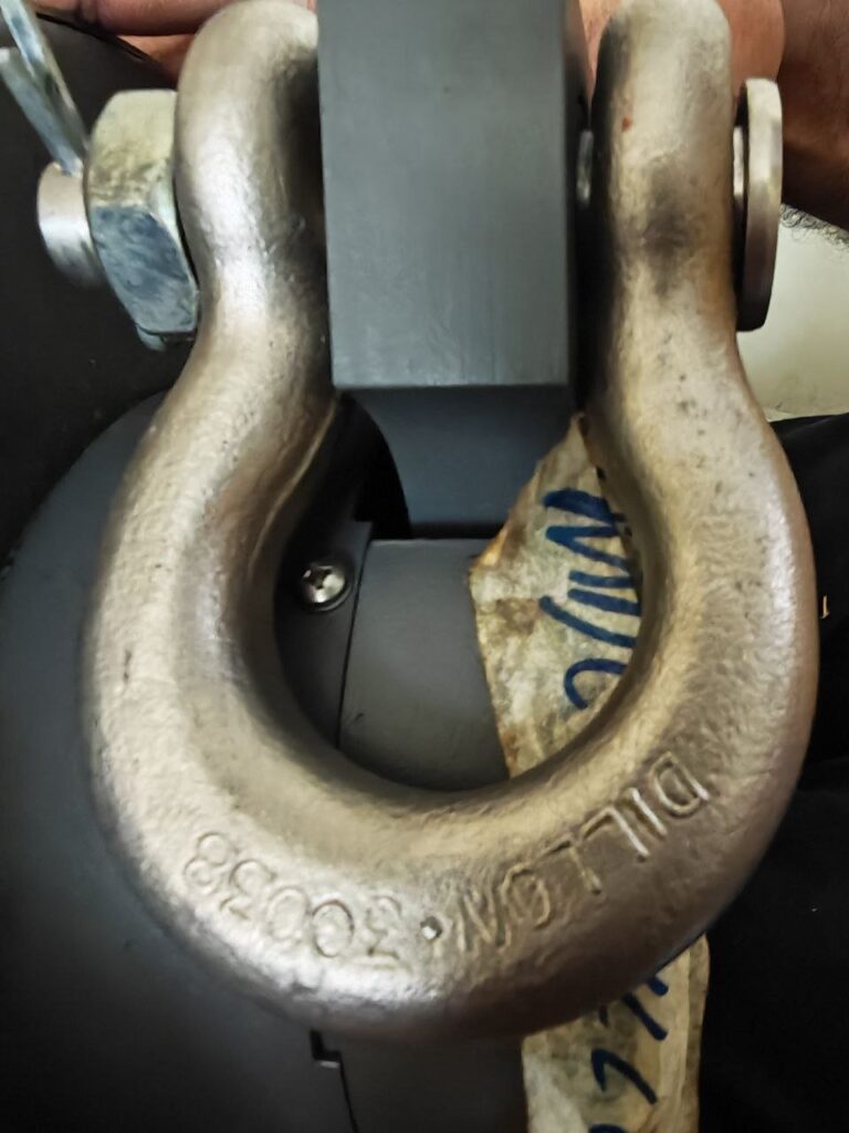 Mechanical dial dynamometer 10,000 kg with shackles, in steel box - Dillon Mechanical dynamometer 10,000 kg (model no. not legible)