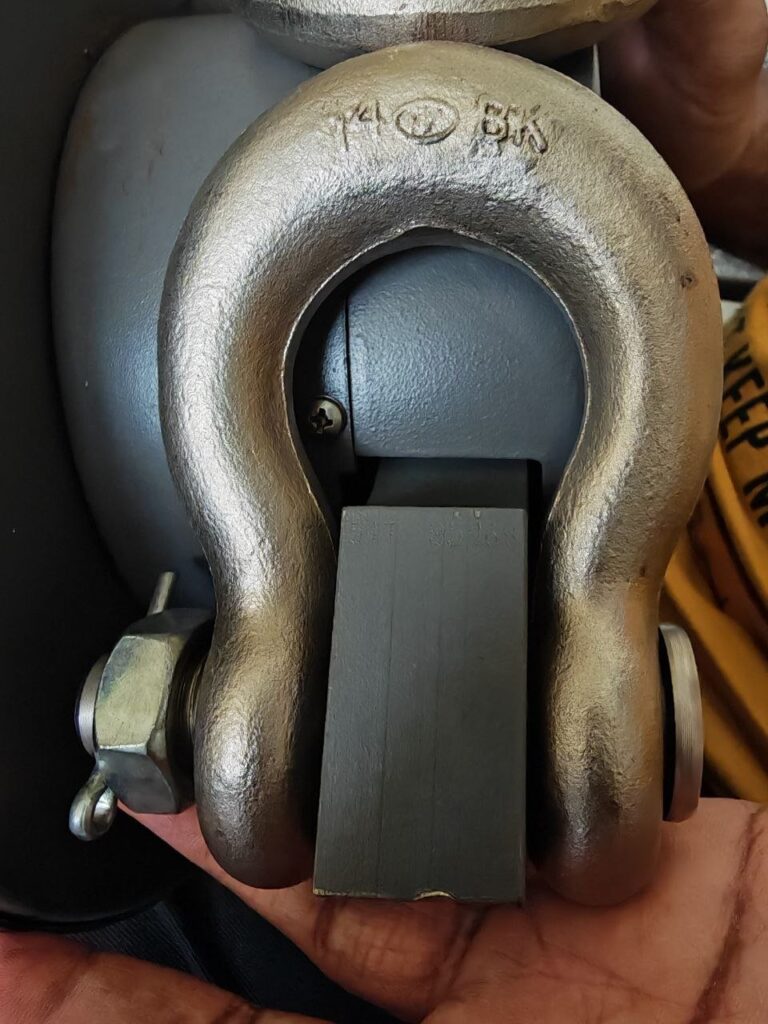 Mechanical dial dynamometer 10,000 lb (4.5 t) with shackles, in steel box - Dillon Mechanical dynamometer 10,000 lb (model no. not legible)