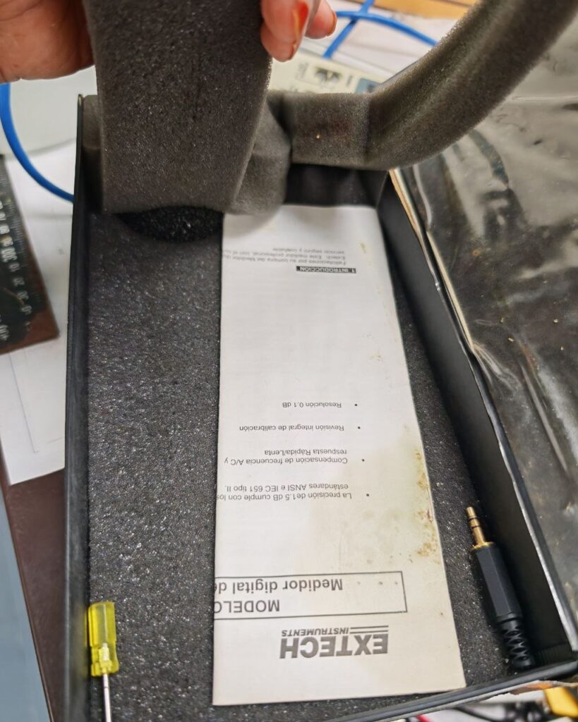 Sound level meter (IEC 651 Type 2), in case - Extech 407736