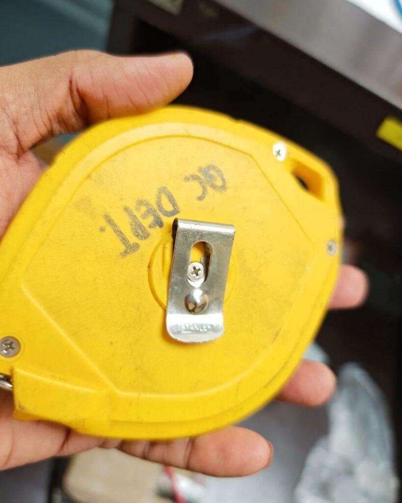 Long measuring tape 30 m / 100 ft (closed case) - Stanley 30m/100ft long tape (model no. not seen)