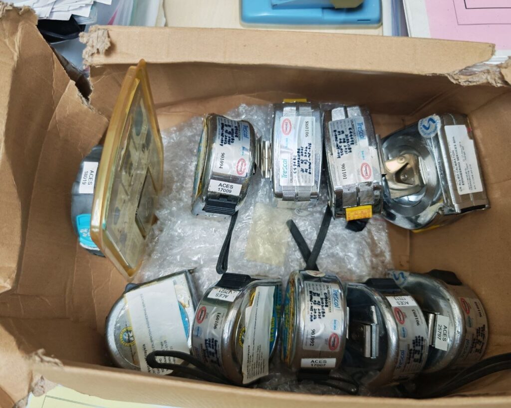 Measuring tapes (calibrated), box lot - Stanley (mostly PowerLock-type) / mixed various pocket tapes