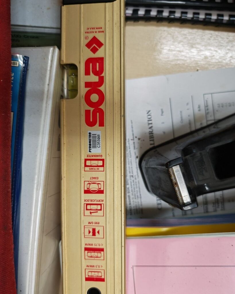Spirit level 60 cm + digital inclinometer level (SOLAtronic), with red soft cases - SOLA (Austria) ENW 60 cm spirit level; SOLAtronic digital inclinometer level (model no. not seen)