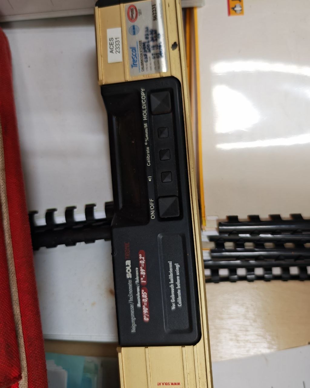 Spirit level 60 cm + digital inclinometer level (SOLAtronic), with red soft cases - SOLA (Austria) ENW 60 cm spirit level; SOLAtronic digital inclinometer level (model no. not seen) - Image 3