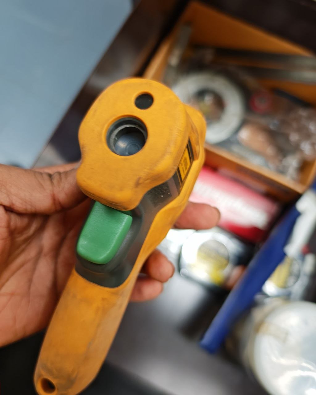 Infrared thermometer (-30 to 500 C, IP54, 3 m drop) - Fluke 62 MAX (inferred from printed spec '-30 to 500 C, 3M drop, IP54'; model name not visible) - Image 2