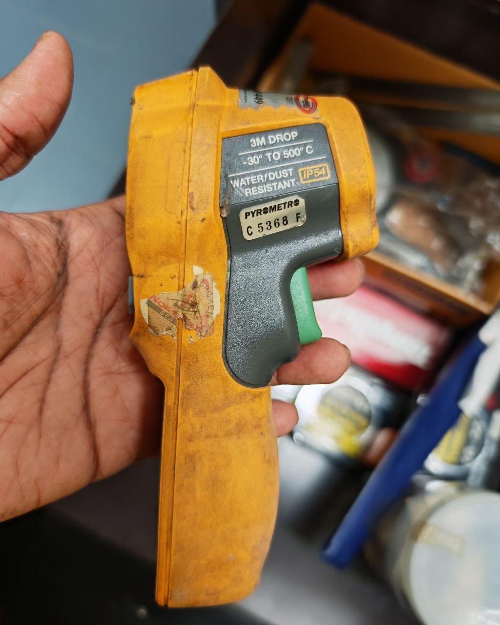 Infrared thermometer (-30 to 500 C, IP54, 3 m drop) - Fluke 62 MAX (inferred from printed spec '-30 to 500 C, 3M drop, IP54'; model name not visible) - Image 4