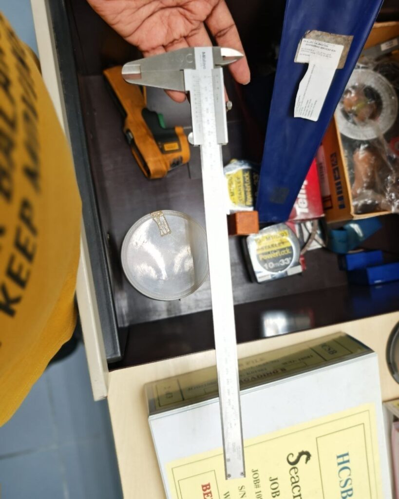 Vernier caliper 0-300 mm, in pouch - Mitutoyo 530-115 (handwritten C/N on pouch; 0-300 mm)