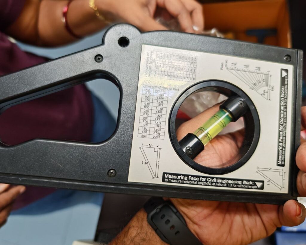 Slope / angle level (inclinometer) with dial - Tajima SLANT100 SLT-100